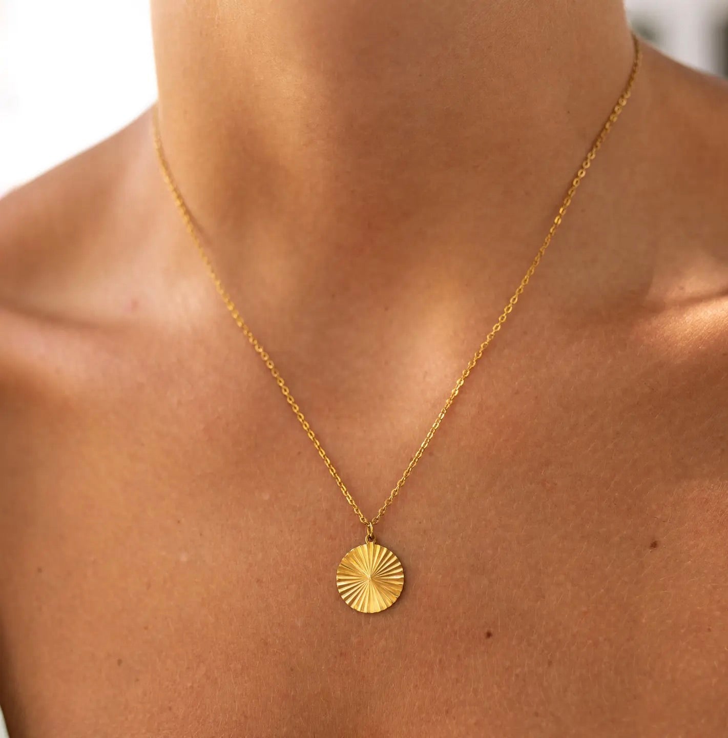 Chasing Sunset Necklace Gold