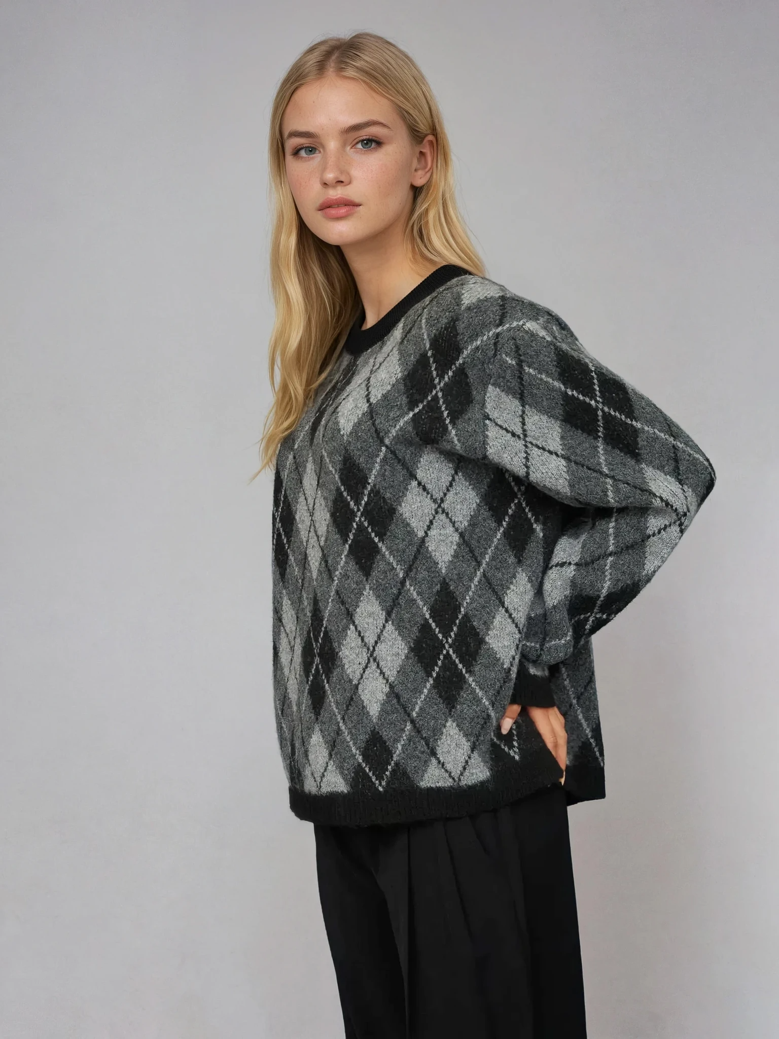 Argyle Pattern Crew Neck Sweater