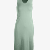Graced Natalie sleeveless V-neck knit midi dress in a cozy winter fabric, showcasing a fitted silhouette and elegant V-neck design.