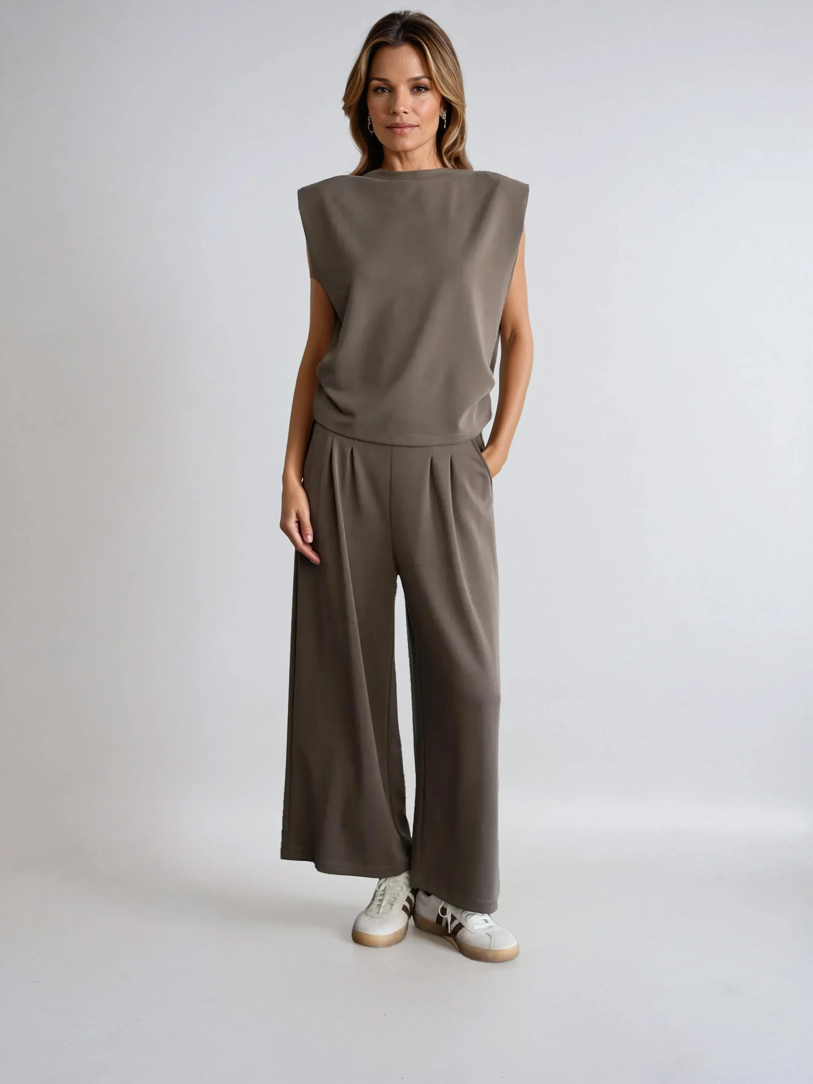 Pleated Wide Leg Sweatpants Mocha